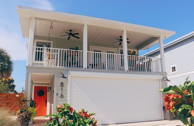 LaLa`s Beach Getaway - Spacious 5-bedroom house in charming New Smyrna Beach