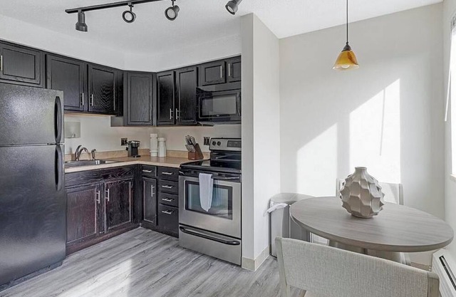 Landing at 960 S Logan - 1 Bedroom in South Denver