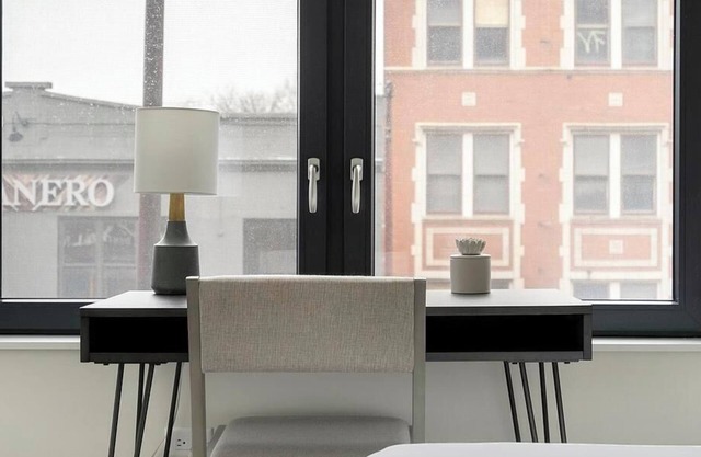 Landing at Logan Apartments - Studio in Logan Square