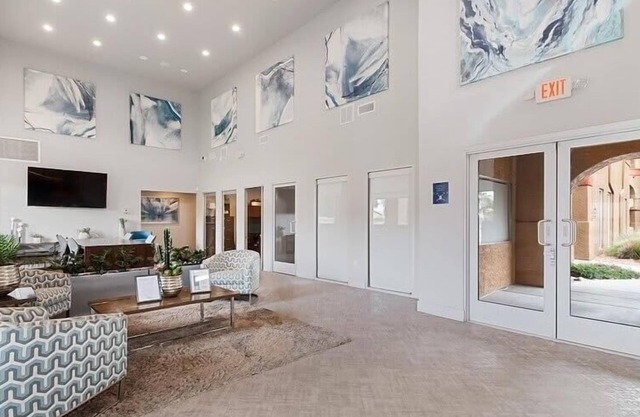 Landing at Stillwater - Studio in Downtown Glendale