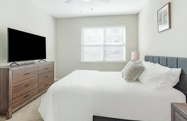 Landing at The Abbey at Sonterra - 2 Bedrooms in Stone Oak