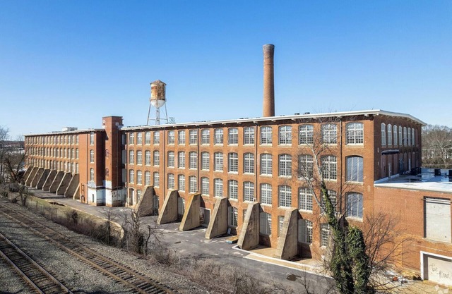 Landing at The American Spinning Mill - 2 Bedro.