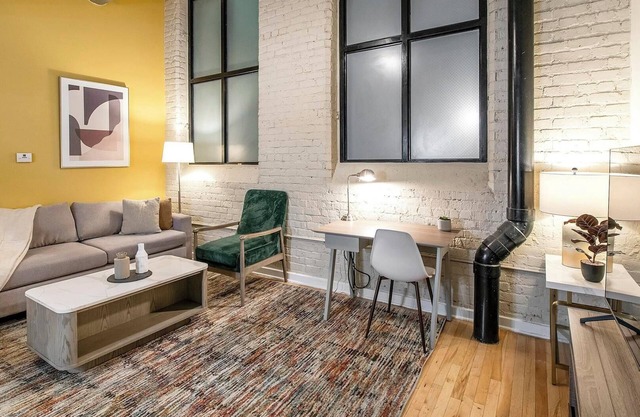 Landing | Beautiful 1BD, Pool, Gym