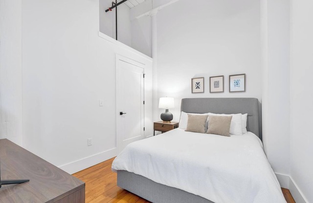 Landing | Beautiful 2BD, Gym, Yoga Studio