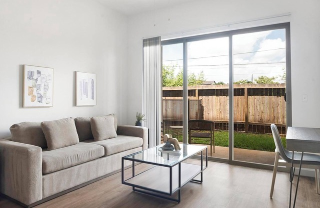 Landing | Chic 1BD, Yoga Studio, Gym