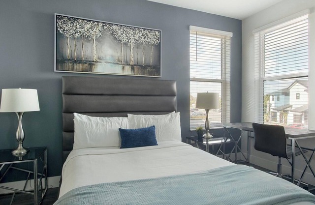 Landing | Chic 2BD, Pool, Clubhouse