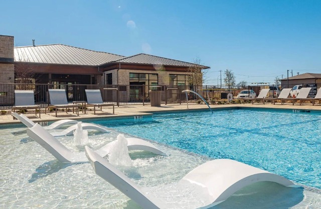 Landing | Modern 1BD, Gym, Pool