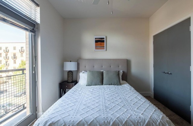 Landing | Spectacular 1BD, Courtyard