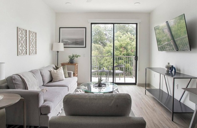 Landing | Spectacular 1BD, Pool, Rooftop Lounge