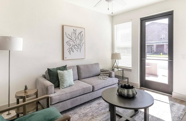 Landing | Stunning 1BD, Gym, Clubhouse