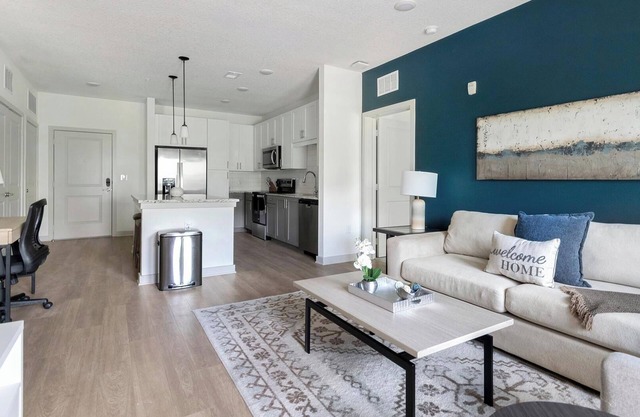 Landing | Stunning 2BD, Gym, Clubhouse