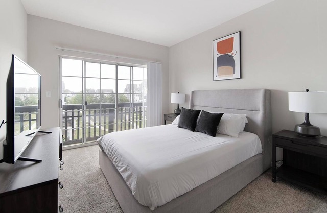 Landing | Stunning 2BD, Pool, Gym