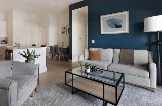 Landing | Stylish 2BD, Pool