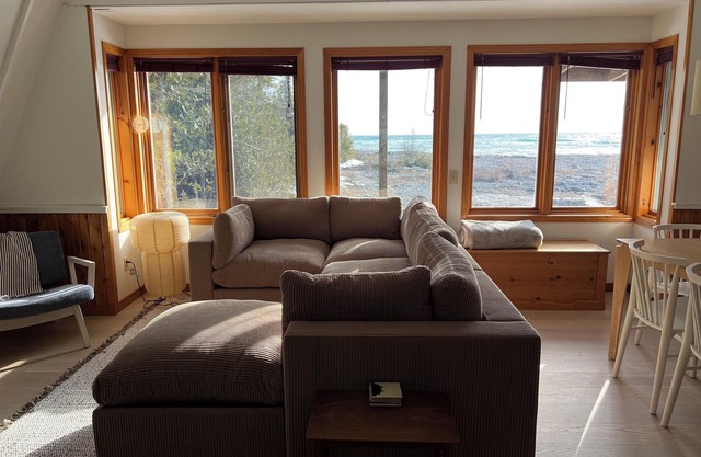 Lands’ End Private Lakeside Escape