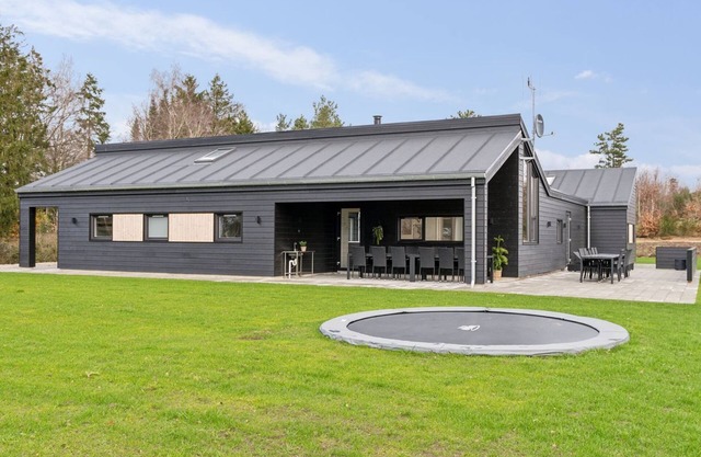 "Lanessa" - 800m from the sea by Interhome