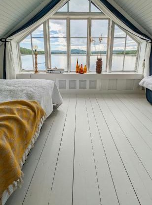 Lantlig Stuga Med Panoramautsikt Över Hansesjön