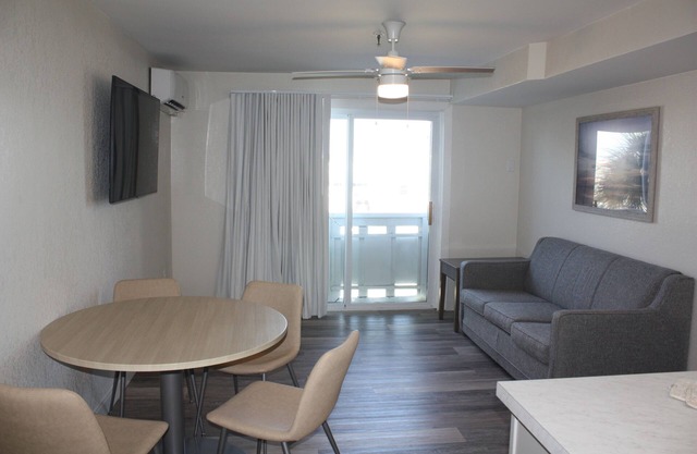 Large 1 Bedroom Condo in Beachfront Property