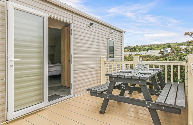 Large 12ft-wide caravan with one double with en suite W.