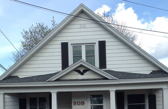 Large 2 bedroom Convenient Location