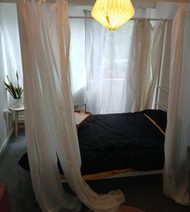 Large 2 bedroom perfect study Serene and Relaxing with Sofa Bed