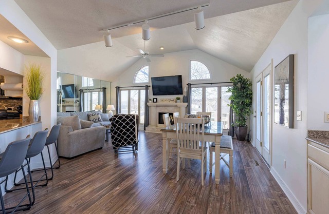 Large 3 BR/2.5BTH Villa