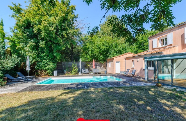 Large 5-Bedroom House with Pool in Lagord, Sleeps 10