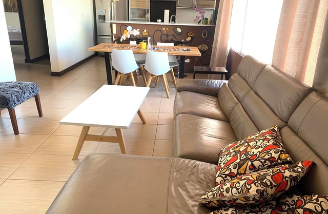 Large And Cosy Apartment With Private Garden