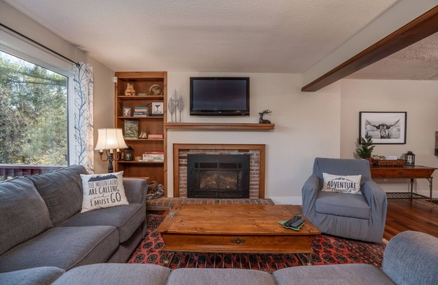 Large Backyard, Game Room, Has AC | Saltbox 1D