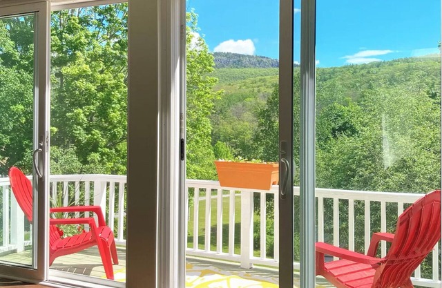 Large Camden Home: Walk to water, close to downtown.