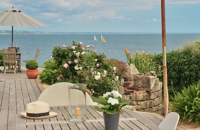 Large contemporary villa, right on the water.