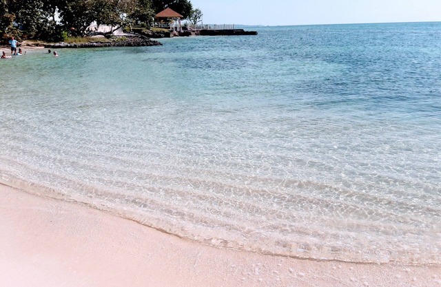 Large Contempory Beach Front Studio in Secure Complex on 7 Mile Beach in Negril