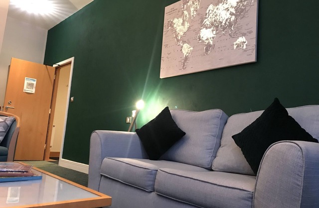 Large Convenient City Centre Apartment