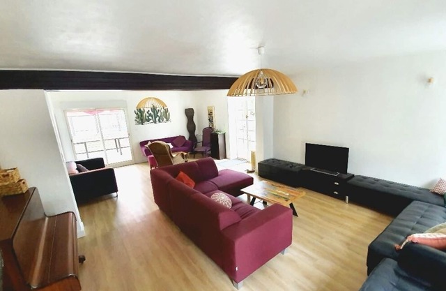 Large cottage for 22 people 10min from the beaches with swimming pool