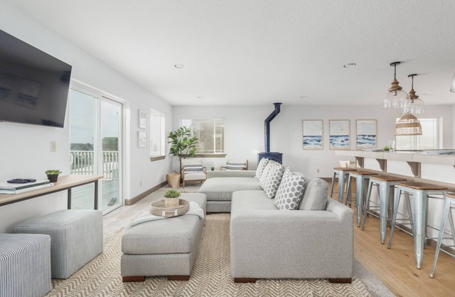 Large Dog-Friendly Home with Beautiful Ocean Views, Large Decks, and Foosball
