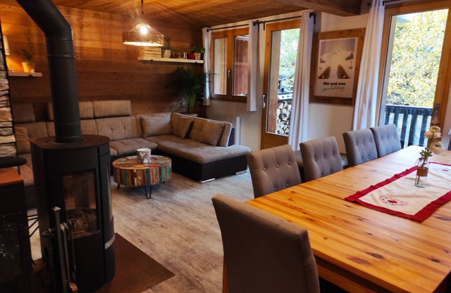 Large duplex apartment 87 M² 8-10 people, 4 bedrooms, private covered parking.