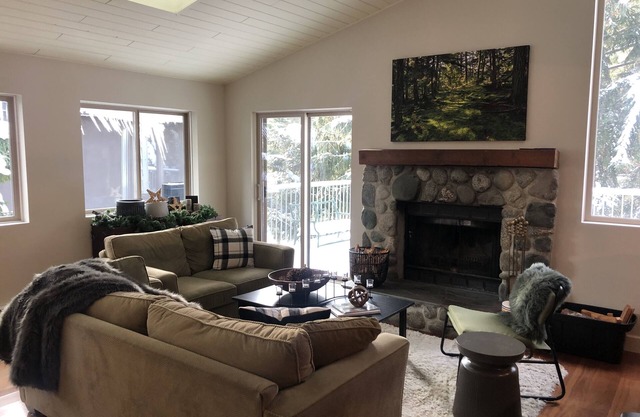 Large Duplex walking distance to the Village, Private Hot Tub!