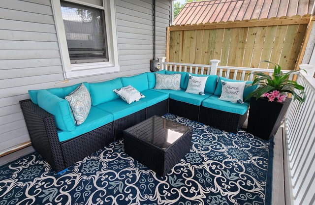 Large Eclectic 4-bed Newly Renovated House Plenty Street Parking by Shelby Park