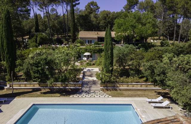 Large estate with authentic Provencal villa