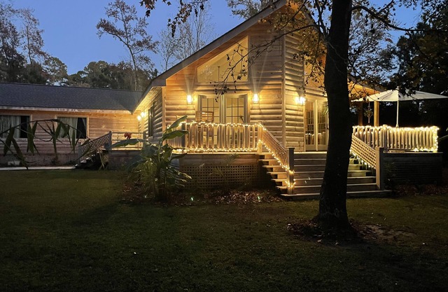 Large family home getaway.Hop and skip to beaches, miniature golf and nightlife