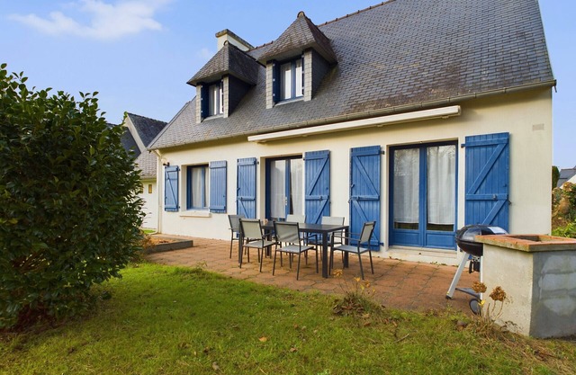 Large family home 10 minutes from the beach