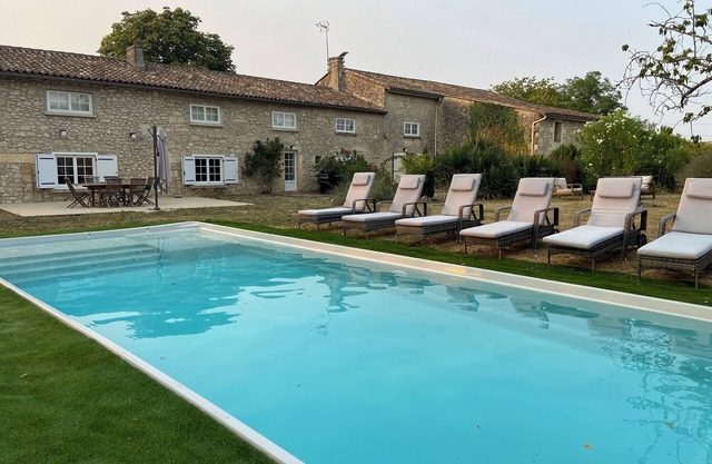 Large family home with swimming pool for 10 people