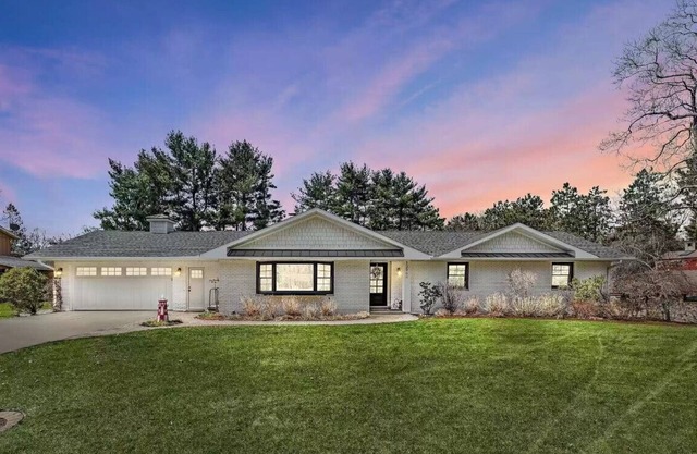 Large family vacation home near Cherry Beach