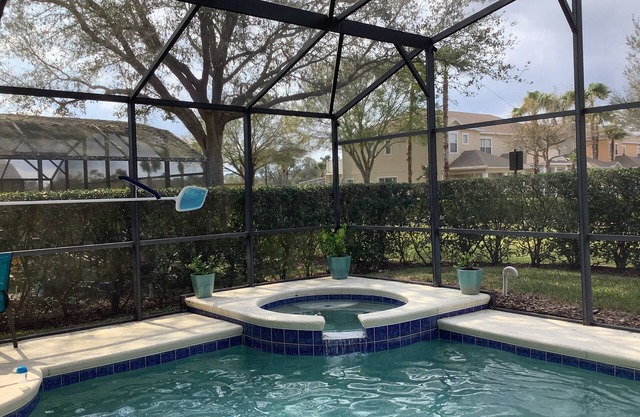 Large family vacation home, close to Disney, private pool & spa, newly remodeled