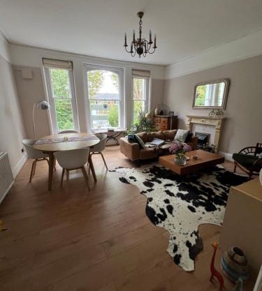 Large garden-view room, 20 min from Central London, in a stylish period property in Lee, with free parking and a friendly Jack Russell