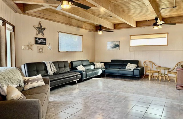 Large Group Suite, private kitchen, Go Karts! near Beach &Marina. New listing!