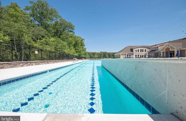 Large home, 2 primaries, 3 pools, Bethany shuttle