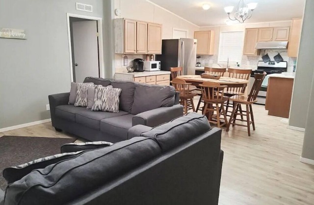 Large Home- Near Quartzsite and Colorado River