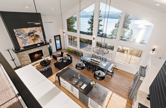 Large Home overlooking Lake Cocolalla