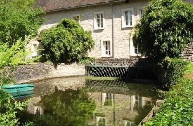 Large house rental for up to 28 people