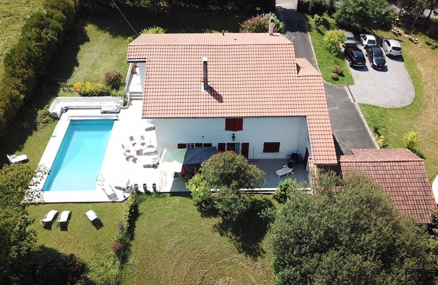 Large house, standing, pool tranquility near the sea Biarritz Anglet